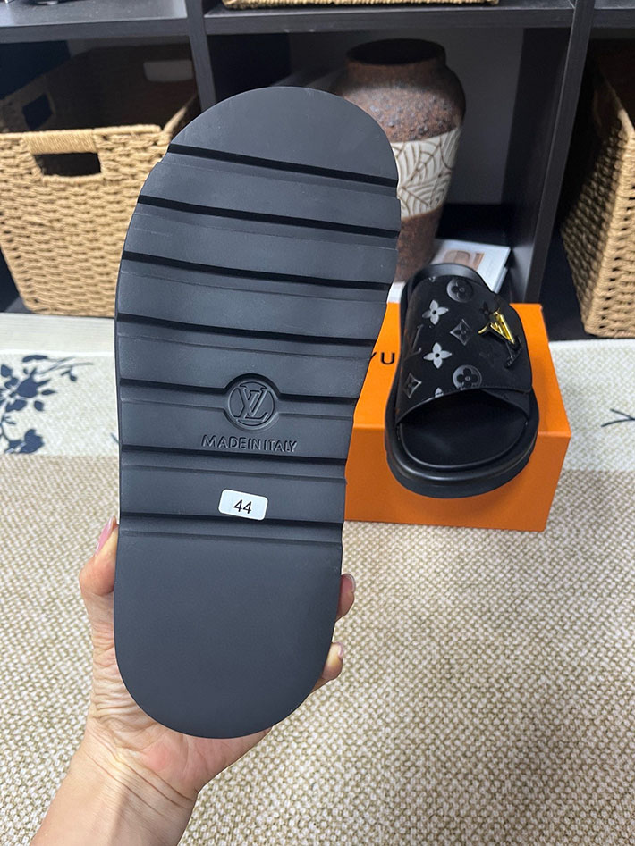 メンズ・レディース兼用 ルイヴィトン LV ウォーター フロント ライン サンダル モノグラム 2629052 ルイヴィトン 靴 黒 - 画像 (4)