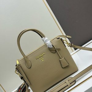 プラダ バッグ人気ランキング