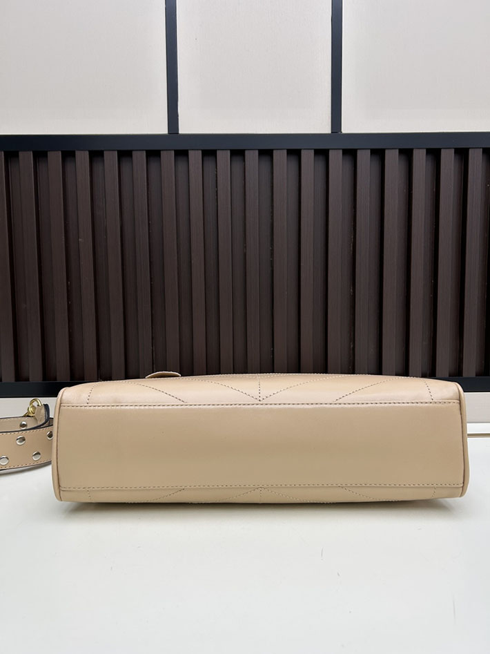 ヴァレンティノ バッグ 人気 VALENTINO ガラヴァーニ パンテア シェブロンパターン ナッパレザー ベージュ 2629205 ヴァレンティノ トートバッグ - 画像 (5)
