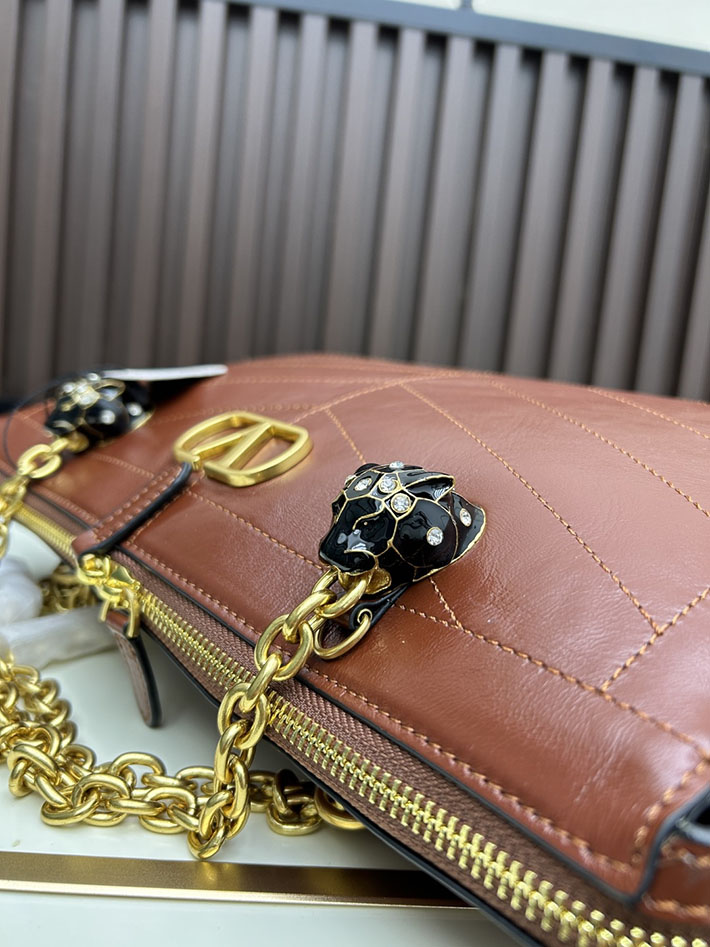 ヴァレンティノ バッグ 人気 VALENTINO ガラヴァーニ パンテア シェブロンパターン ナッパレザー ブラウン 2629207 ヴァレンティノ ショルダーバッグ - 画像 (4)
