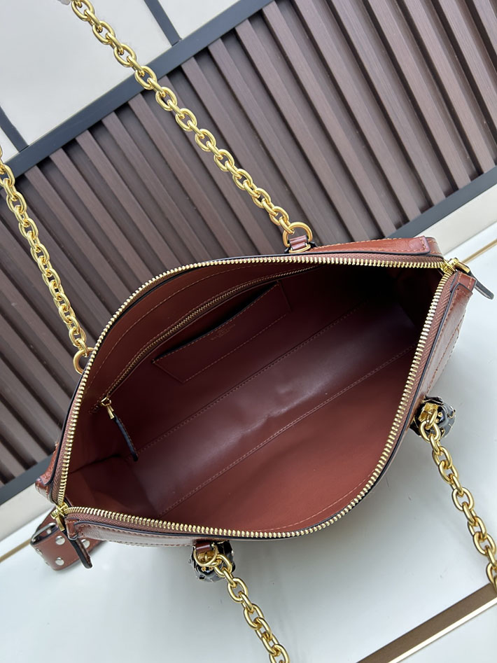 ヴァレンティノ バッグ 人気 VALENTINO ガラヴァーニ パンテア シェブロンパターン ナッパレザー ブラウン 2629207 ヴァレンティノ ショルダーバッグ - 画像 (3)