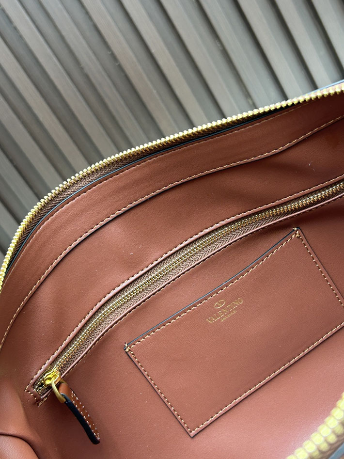 ヴァレンティノ バッグ 人気 VALENTINO ガラヴァーニ パンテア シェブロンパターン ナッパレザー ブラウン 2629207 ヴァレンティノ ショルダーバッグ - 画像 (2)