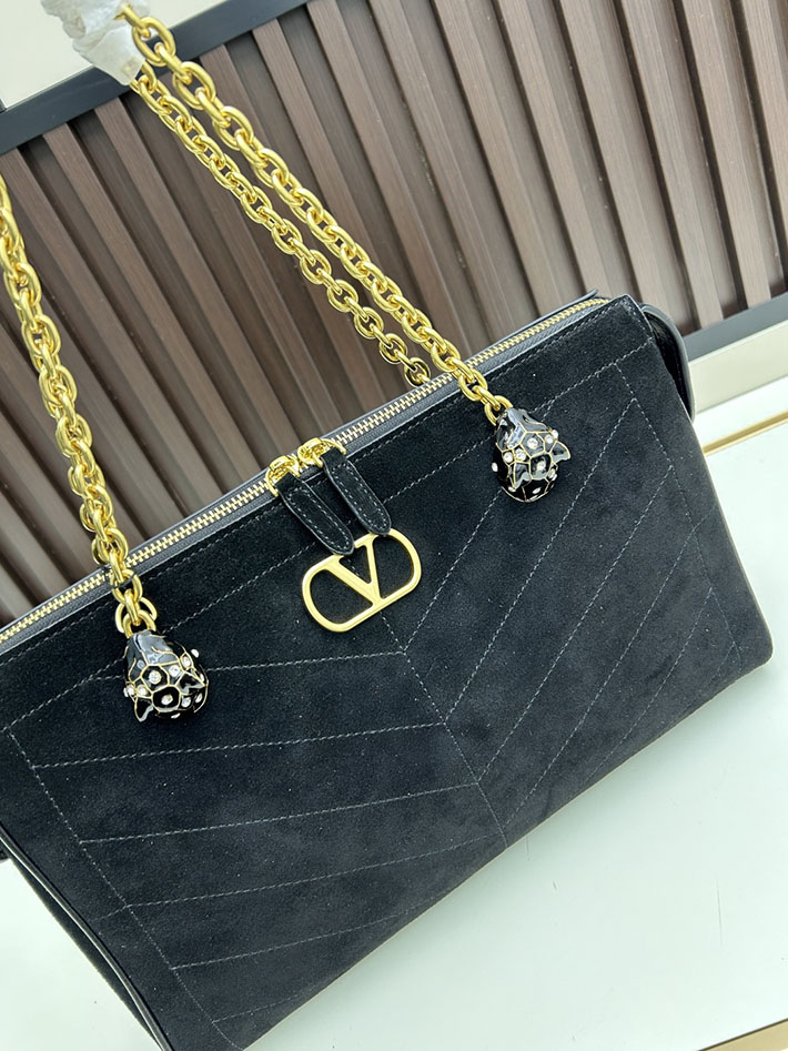 ヴァレンティノ バッグ 人気 VALENTINO ガラヴァーニ パンテア シェブロンパターン ナッパレザー ブラック 2629212 ヴァレンティノ ロゴ バッグ - 画像 (6)