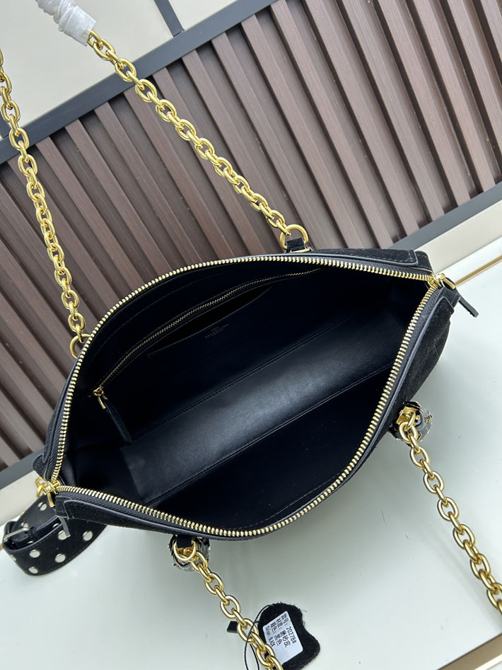 ヴァレンティノ バッグ 人気 VALENTINO ガラヴァーニ パンテア シェブロンパターン ナッパレザー ブラック 2629212 ヴァレンティノ ロゴ バッグ - 画像 (3)