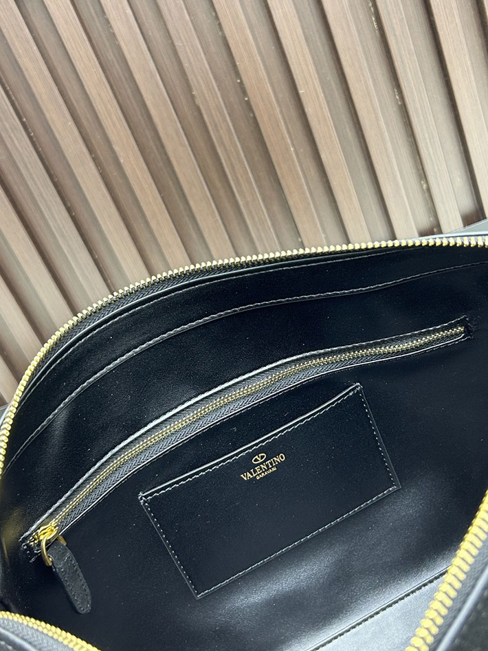 ヴァレンティノ バッグ 人気 VALENTINO ガラヴァーニ パンテア シェブロンパターン ナッパレザー ブラック 2629212 ヴァレンティノ ロゴ バッグ - 画像 (2)
