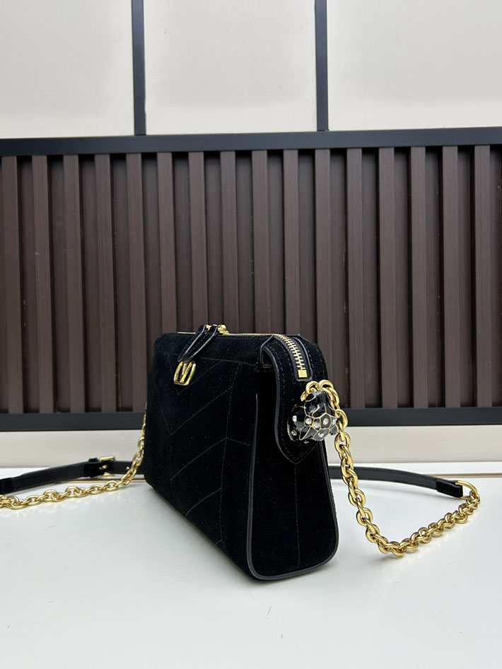 ヴァレンティノ バッグ 人気 VALENTINO ガラヴァーニ パンテア シェブロンパターン スモール ブラック 2629219 ヴァレンティノ ショルダーバッグ 黒 - 画像 (8)