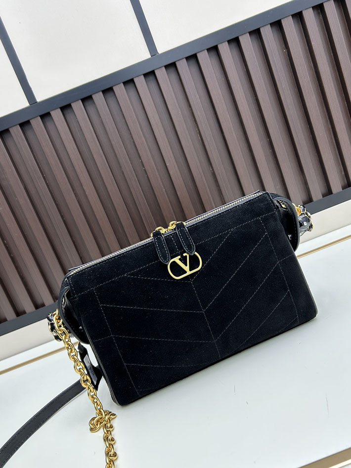 ヴァレンティノ バッグ 人気 VALENTINO ガラヴァーニ パンテア シェブロンパターン スモール ブラック 2629219 ヴァレンティノ ショルダーバッグ 黒 - 画像 (6)