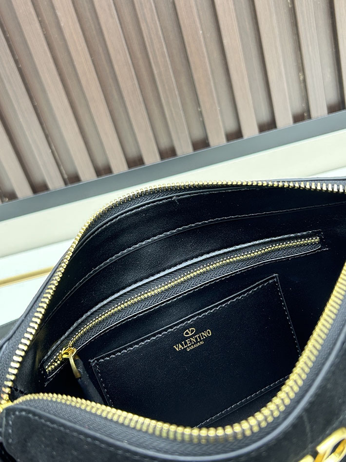 ヴァレンティノ バッグ 人気 VALENTINO ガラヴァーニ パンテア シェブロンパターン スモール ブラック 2629219 ヴァレンティノ ショルダーバッグ 黒 - 画像 (2)