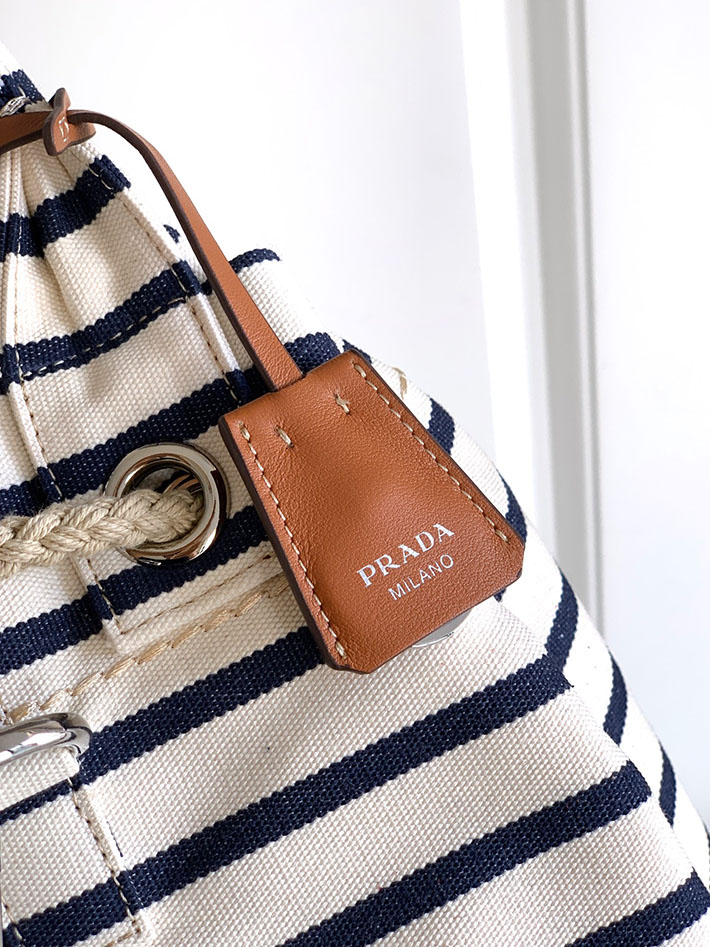プラダ バッグ レディース PRADA リネンブレンド ドローストリング ダッフルバッグ ホワイト 2VY011_2HJN_F0C56_V_OOO プラダ バッグ ナイロン - 画像 (5)