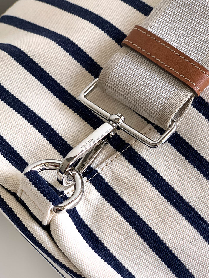 プラダ バッグ レディース PRADA リネンブレンド ドローストリング ダッフルバッグ ホワイト 2VY011_2HJN_F0C56_V_OOO プラダ バッグ ナイロン - 画像 (4)