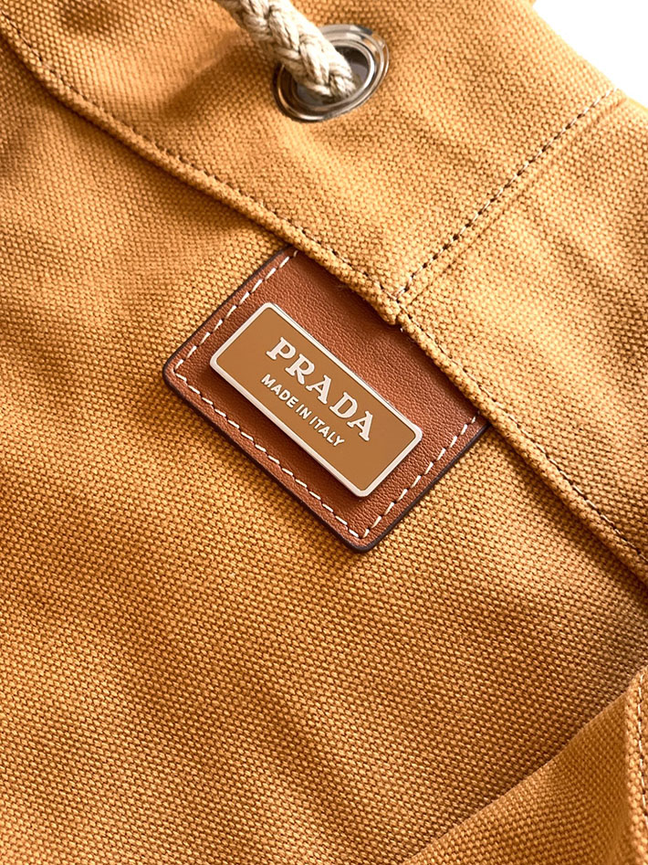 プラダ バッグ レディース PRADA リネンブレンド ドローストリング ダッフルバッグ キャメル 2VY011_2CX9_F03OE PRADA ボストンバッグ ナイロン - 画像 (2)