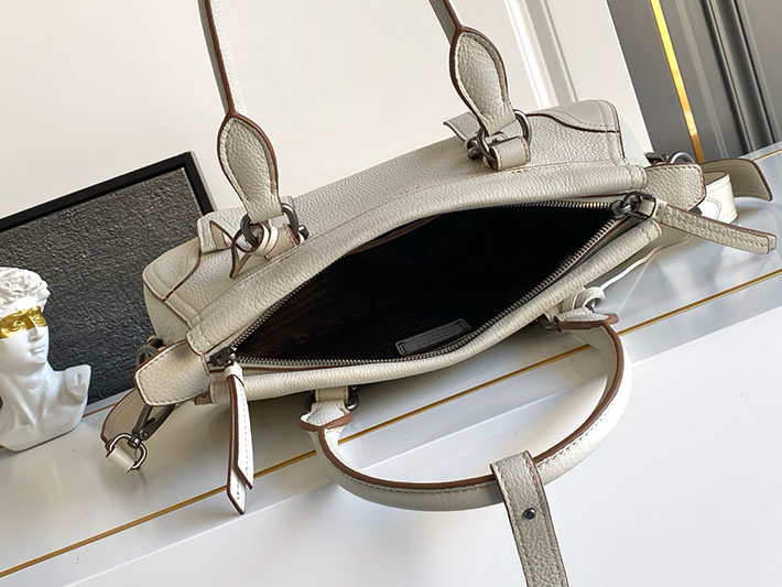 プラダ バッグ レディース PRADA ロゴ ラージ レザー トートバッグ チョークホワイト 1BG604_2HIK_F0K74_V_OOO プラダ トートバッグ レザー - 画像 (3)