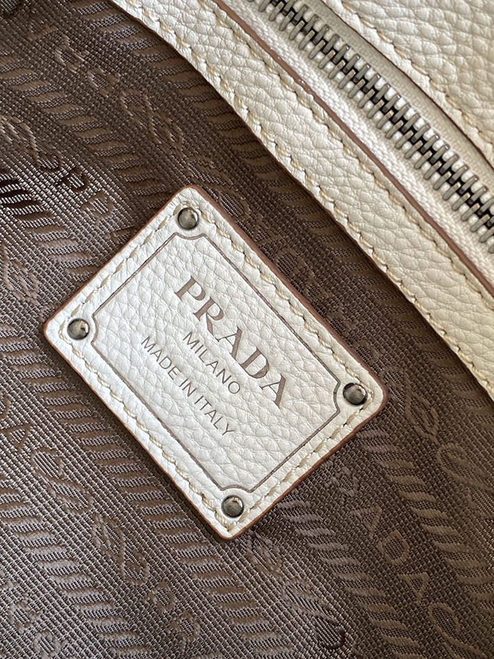 プラダ バッグ レディース PRADA ロゴ ラージ レザー トートバッグ チョークホワイト 1BG604_2HIK_F0K74_V_OOO プラダ トートバッグ レザー - 画像 (2)