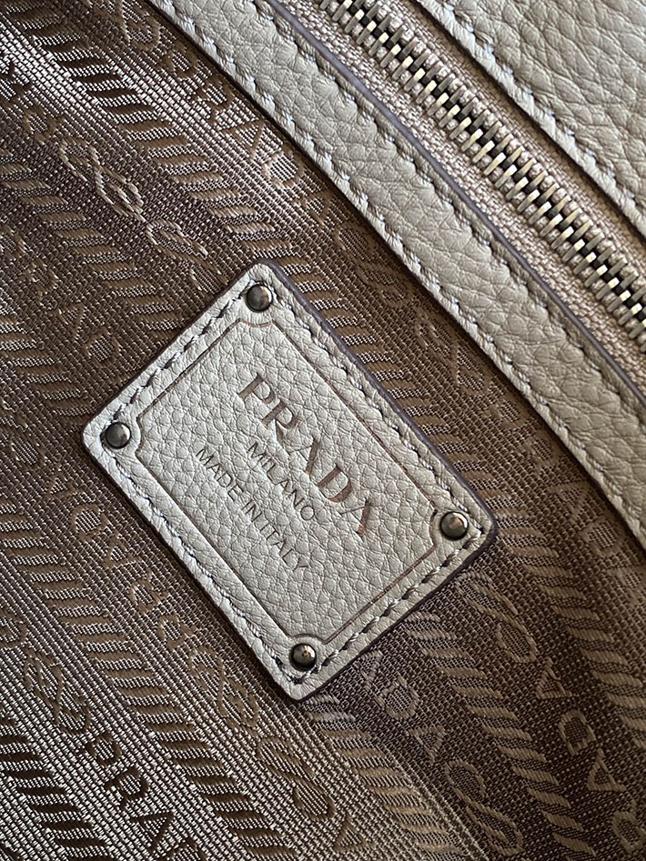 プラダ バッグ レディース PRADA ロゴ ラージ レザー トートバッグ クレイグレー 1BG604_2HIK_F0572_V_OOO プラダ トートバッグ レディース - 画像 (2)