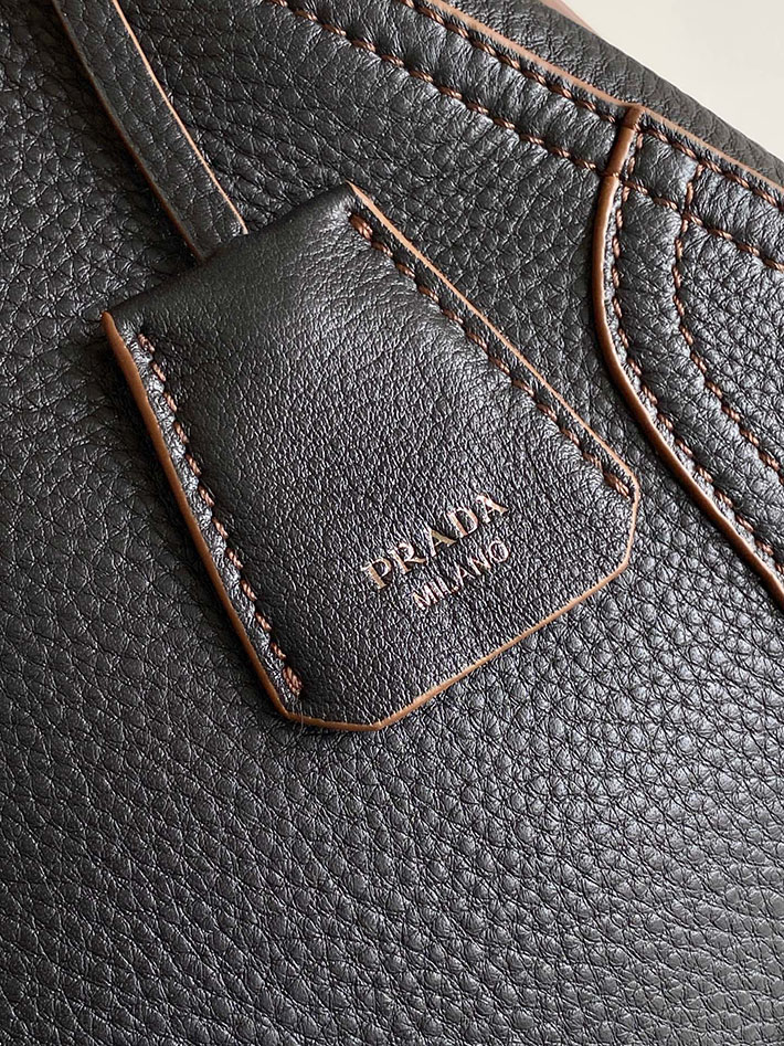 プラダ バッグ レディース PRADA ロゴ エメ ラージ レザー ショルダーバッグ ブラック 1BC280_2HIK_F0002_V_OOO プラダ ショルダーバッグ 人気 - 画像 (5)