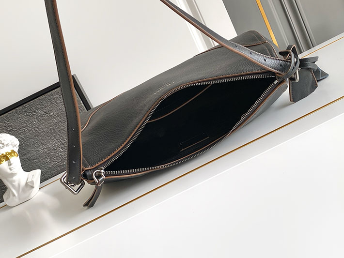 プラダ バッグ レディース PRADA ロゴ エメ ラージ レザー ショルダーバッグ ブラック 1BC280_2HIK_F0002_V_OOO プラダ ショルダーバッグ 人気 - 画像 (3)