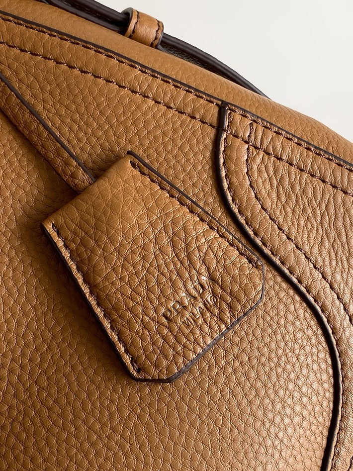 プラダ バッグ レディース PRADA ロゴ エメ ラージ レザー ショルダーバッグ キャラメル 1BC280_2HIK_F098L_V_OOO プラダ ショルダーバッグ アウトレット - 画像 (5)
