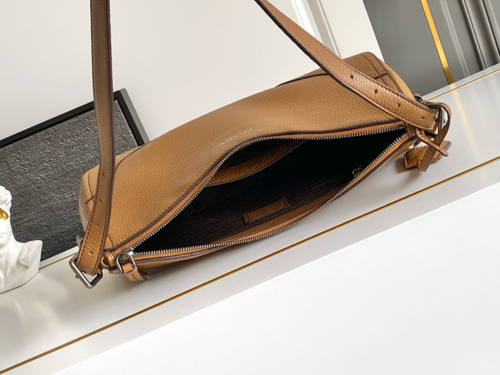 プラダ バッグ レディース PRADA ロゴ エメ ラージ レザー ショルダーバッグ キャラメル 1BC280_2HIK_F098L_V_OOO プラダ ショルダーバッグ アウトレット - 画像 (3)