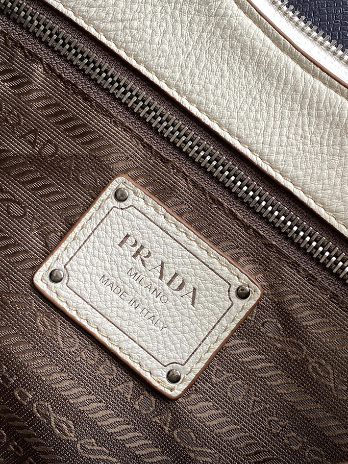 プラダ バッグ レディース PRADA ロゴ エメ ラージ レザー ショルダーバッグ チョークホワイト 1BC280_2HIK_F0K74_V_OOO プラダ ショルダーバッグ 新作 - 画像 (2)