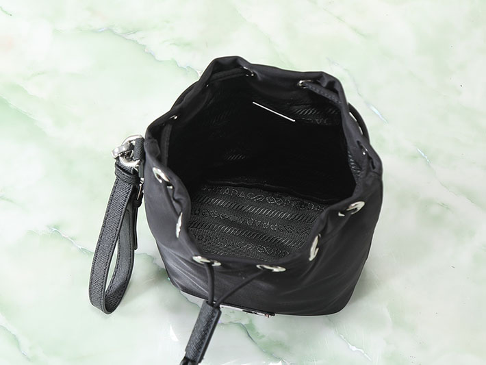 プラダ バッグ レディース PRADA ナイロン Re-Nylon ポーチ ブラック 1NS369_R067_F0002 プラダ ポーチ ショルダー - 画像 (5)