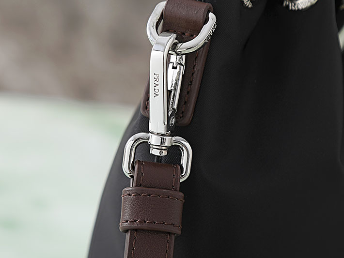 プラダ バッグ レディース PRADA スピードロック Re-Nylon xレザー ポーチ ブラック 2NE067_2HE1_F0002 プラダ ポーチ ナイロン - 画像 (4)