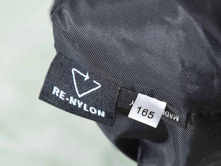 プラダ バッグ レディース PRADA スピードロック Re-Nylon xレザー ポーチ ブラック 2NE067_2HE1_F0002 プラダ ポーチ ナイロン - 画像 (2)