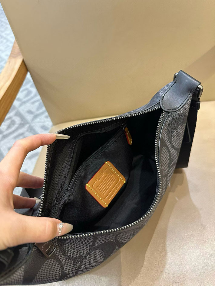 コーチ バッグ アウトレット COACH スモール フィン クロスボディ バッグ・ポーチ・マキシ シグネチャー キャンバス CCG19 QBMI5 コーチ バッグ メンズ - 画像 (3)
