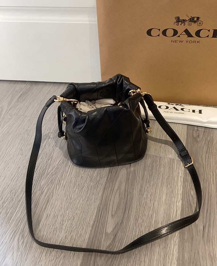 コーチ バッグ アウトレット COACH フェイ ミニ ドローストリング バッグ・キルティング ブラック CDB69 IMBLK レディース コーチ バッグ - 画像 (7)
