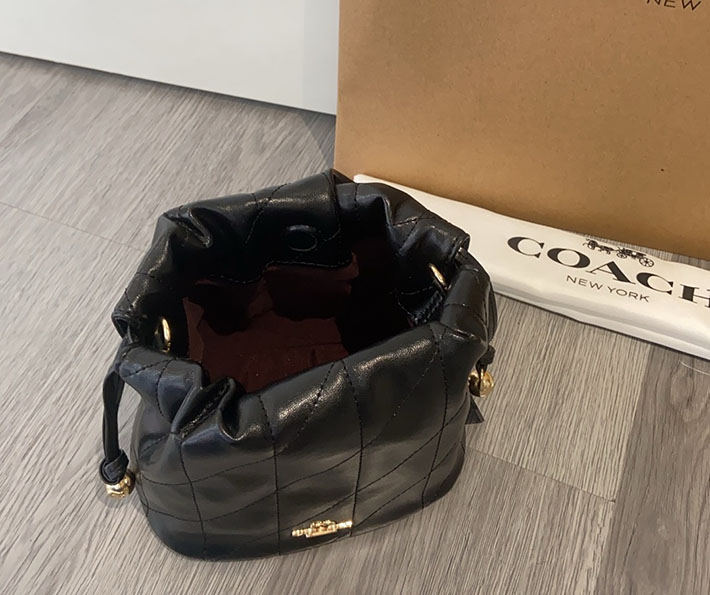 コーチ バッグ アウトレット COACH フェイ ミニ ドローストリング バッグ・キルティング ブラック CDB69 IMBLK レディース コーチ バッグ - 画像 (3)