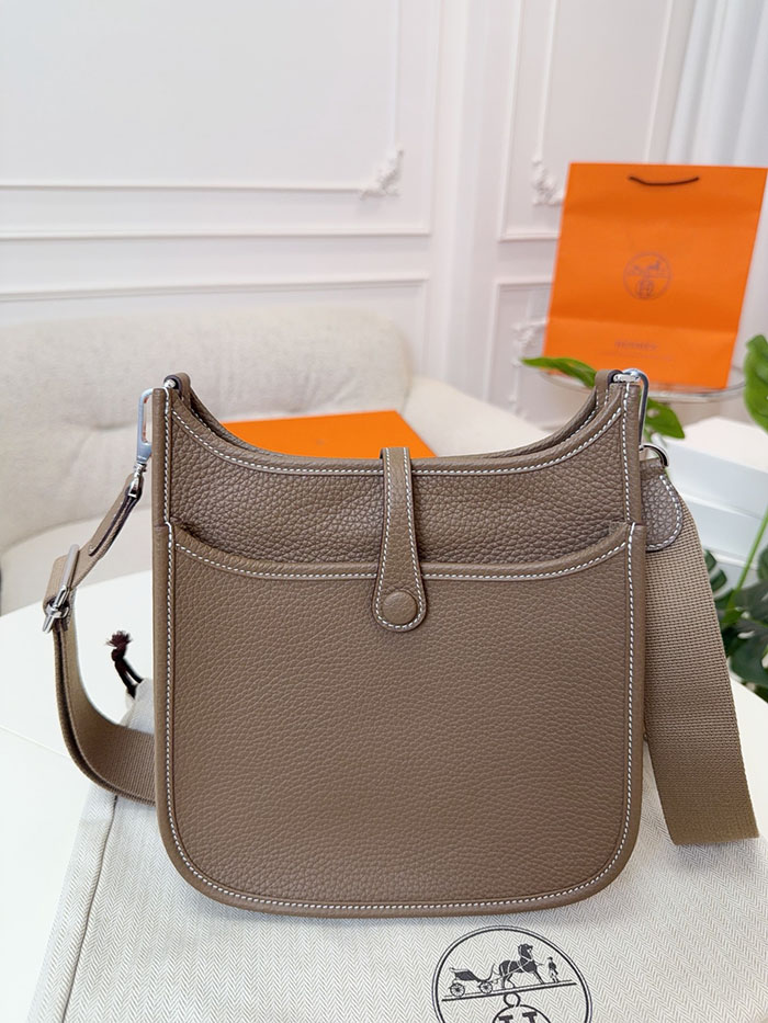 エヴリン 23 定価 HERMES エヴリン3 23 エトゥープ トリヨンクレマンス シルバー金具 26210466 エルメス 新作バッグ - 画像 (8)