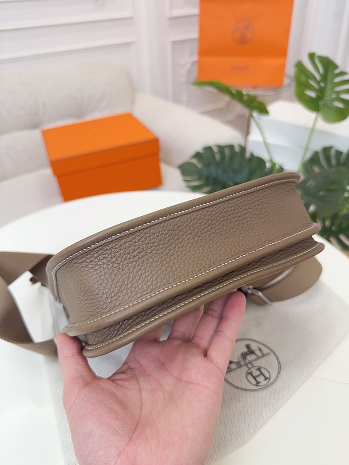 エヴリン 23 定価 HERMES エヴリン3 23 エトゥープ トリヨンクレマンス シルバー金具 26210466 エルメス 新作バッグ - 画像 (5)