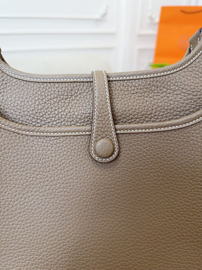 エヴリン 23 定価 HERMES エヴリン3 23 エトゥープ トリヨンクレマンス シルバー金具 26210466 エルメス 新作バッグ - 画像 (4)