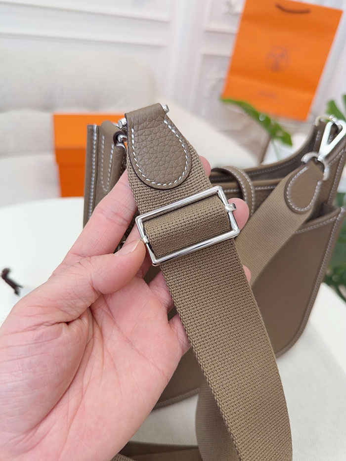 エヴリン 23 定価 HERMES エヴリン3 23 エトゥープ トリヨンクレマンス シルバー金具 26210466 エルメス 新作バッグ - 画像 (2)