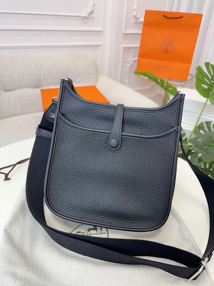 エブリン 23 日本 HERMES エヴリン3 23 黒 ブラック トリヨンクレマンス シルバー金具 26210467 エルメス 新作バッグ - 画像 (8)