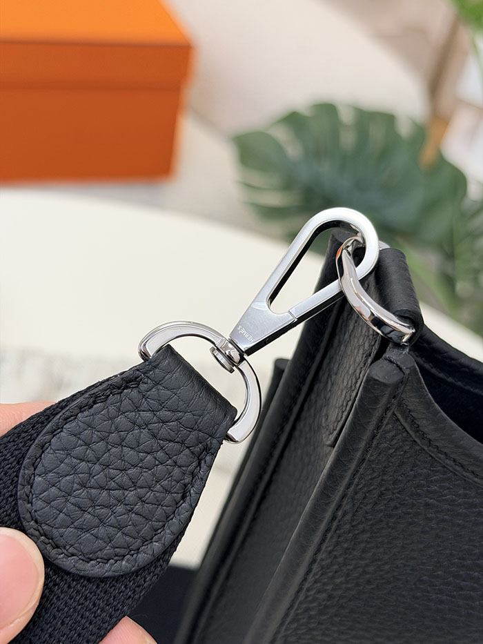 エブリン 23 日本 HERMES エヴリン3 23 黒 ブラック トリヨンクレマンス シルバー金具 26210467 エルメス 新作バッグ - 画像 (5)