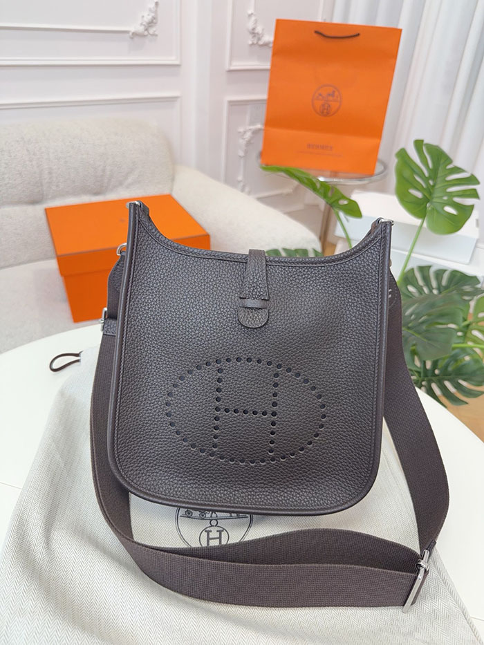 エルメス エヴリン 定価