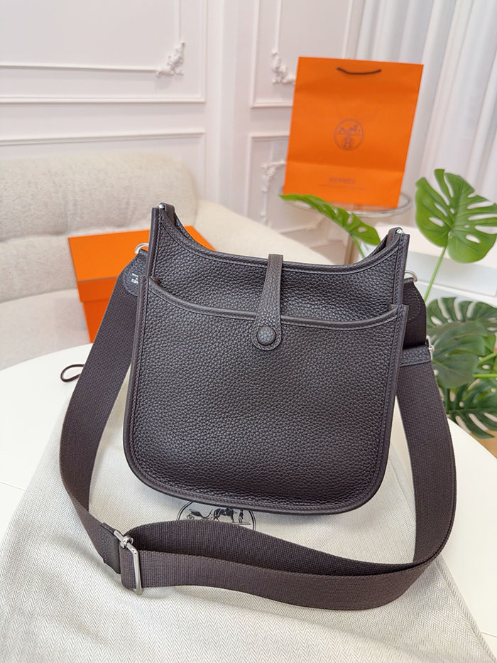エルメス エヴリン 定価 HERMES エヴリン3 23 エベンヌ トリヨンクレマンス シルバー金具 26210470 エルメス 新作バッグ - 画像 (9)