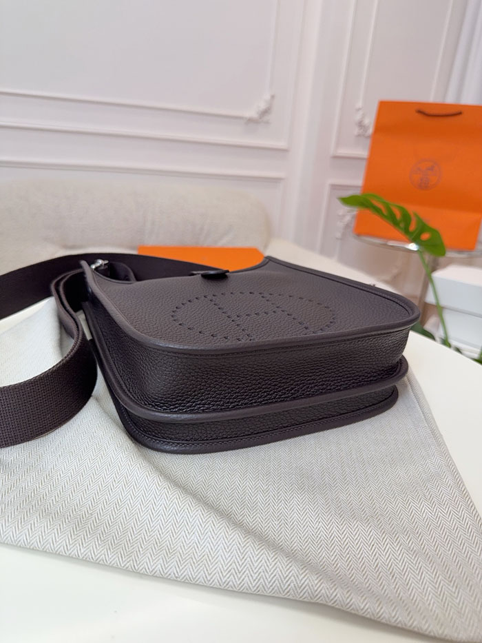エルメス エヴリン 定価 HERMES エヴリン3 23 エベンヌ トリヨンクレマンス シルバー金具 26210470 エルメス 新作バッグ - 画像 (8)