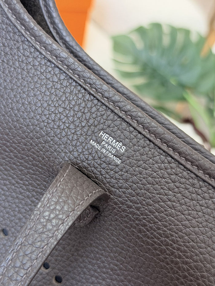 エルメス エヴリン 定価 HERMES エヴリン3 23 エベンヌ トリヨンクレマンス シルバー金具 26210470 エルメス 新作バッグ - 画像 (7)