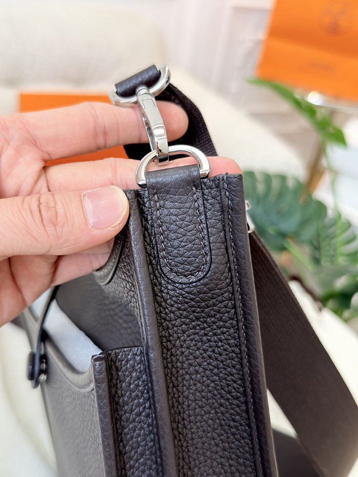 エルメス エヴリン 定価 HERMES エヴリン3 23 エベンヌ トリヨンクレマンス シルバー金具 26210470 エルメス 新作バッグ - 画像 (6)