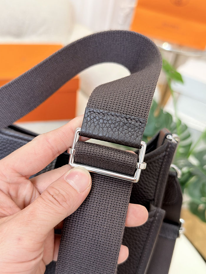 エルメス エヴリン 定価 HERMES エヴリン3 23 エベンヌ トリヨンクレマンス シルバー金具 26210470 エルメス 新作バッグ - 画像 (5)