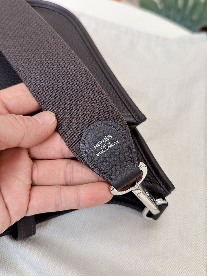 エルメス エヴリン 定価 HERMES エヴリン3 23 エベンヌ トリヨンクレマンス シルバー金具 26210470 エルメス 新作バッグ - 画像 (4)