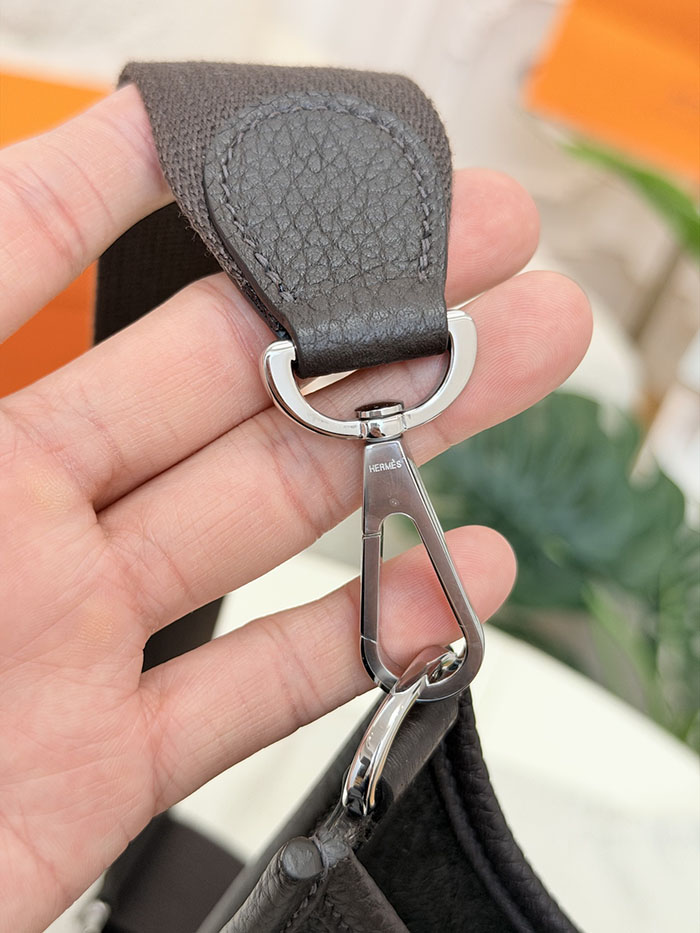 エルメス エヴリン 定価 HERMES エヴリン3 23 エベンヌ トリヨンクレマンス シルバー金具 26210470 エルメス 新作バッグ - 画像 (2)