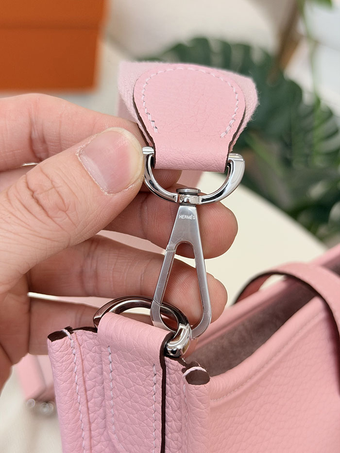 エルメス エブリン 公式 HERMES エヴリン3 23 ローズサクラ トリヨンクレマンス シルバー金具 26210472 エルメス 新作バッグ - 画像 (5)