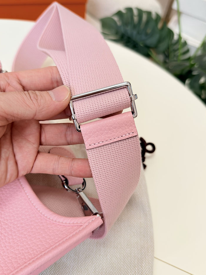 エルメス エブリン 公式 HERMES エヴリン3 23 ローズサクラ トリヨンクレマンス シルバー金具 26210472 エルメス 新作バッグ - 画像 (3)