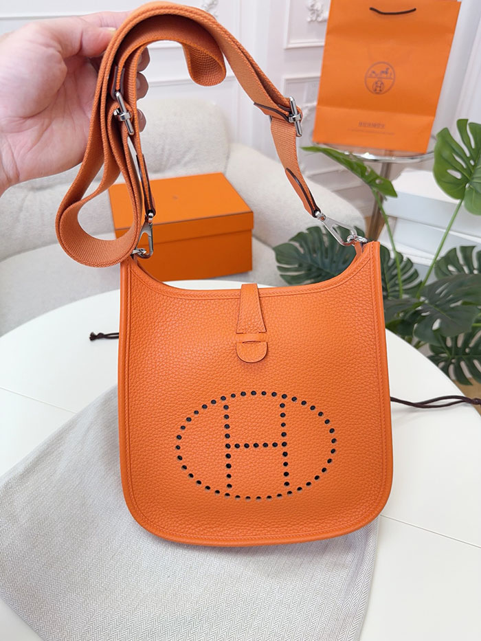 エルメス エブリン 値段 HERMES エヴリン3 23 オレンジ トリヨンクレマンス シルバー金具 26210474 エルメス 新作バッグ - 画像 (3)