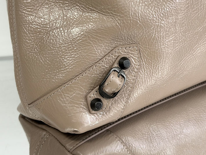 バレンシアガ バッグ 人気 レディース BALENCIAGA ルシティ ホーボーバッグ ミディアム 鞄 セサミ 8525742ABEK2914 バレンシアガ バッグ レディース - 画像 (6)