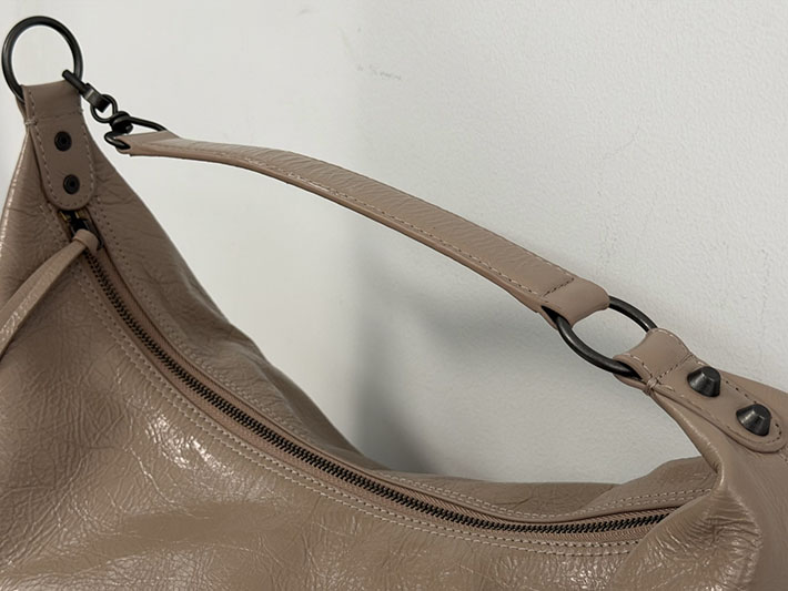 バレンシアガ バッグ 人気 レディース BALENCIAGA ルシティ ホーボーバッグ ミディアム 鞄 セサミ 8525742ABEK2914 バレンシアガ バッグ レディース - 画像 (5)