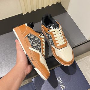 カジュアル スニーカー メンズ ブランド