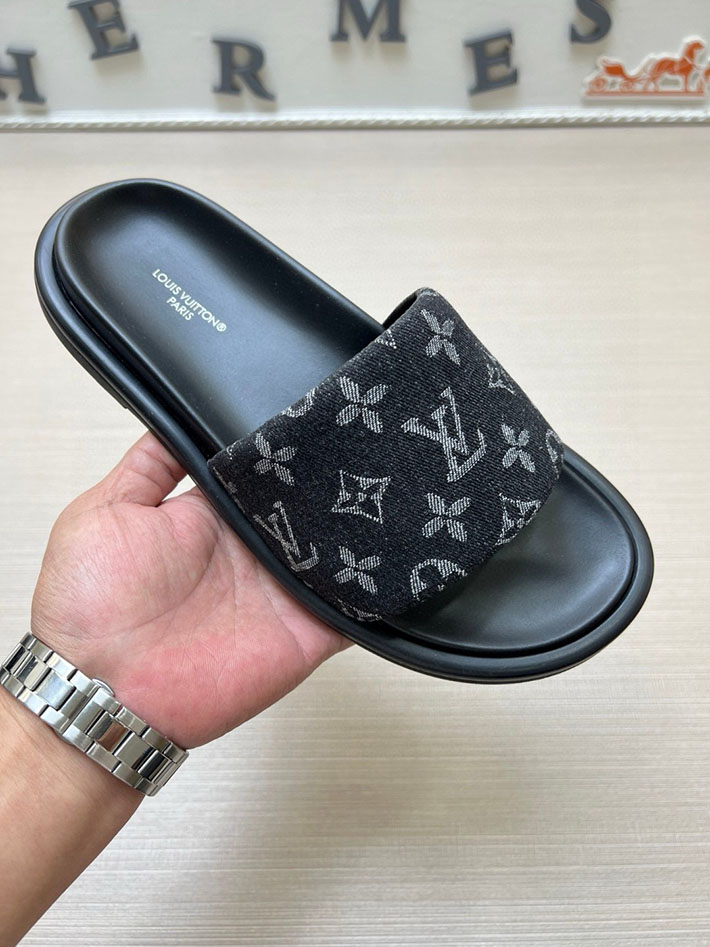 メンズ・レディース兼用 ルイヴィトン LV マイアミ ミュール サンダル ウォーターフロント ライン 2629640 ルイヴィトン サンダル 黒 - 画像 (2)